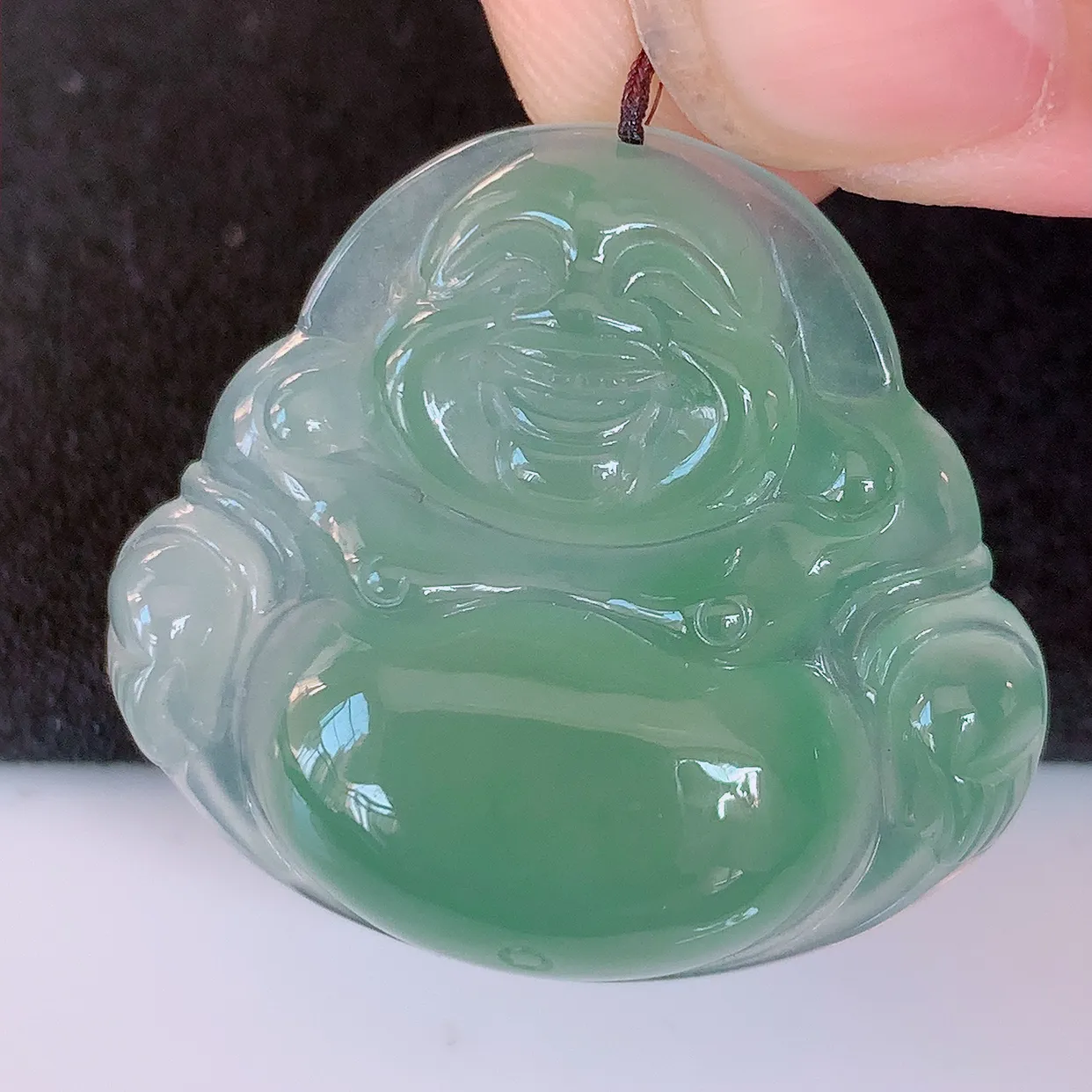 自然光实拍，冰种满绿翡翠佛公吊坠， 玉笑佛，饱满，开脸喜庆，配戴优雅迷人！#57.28