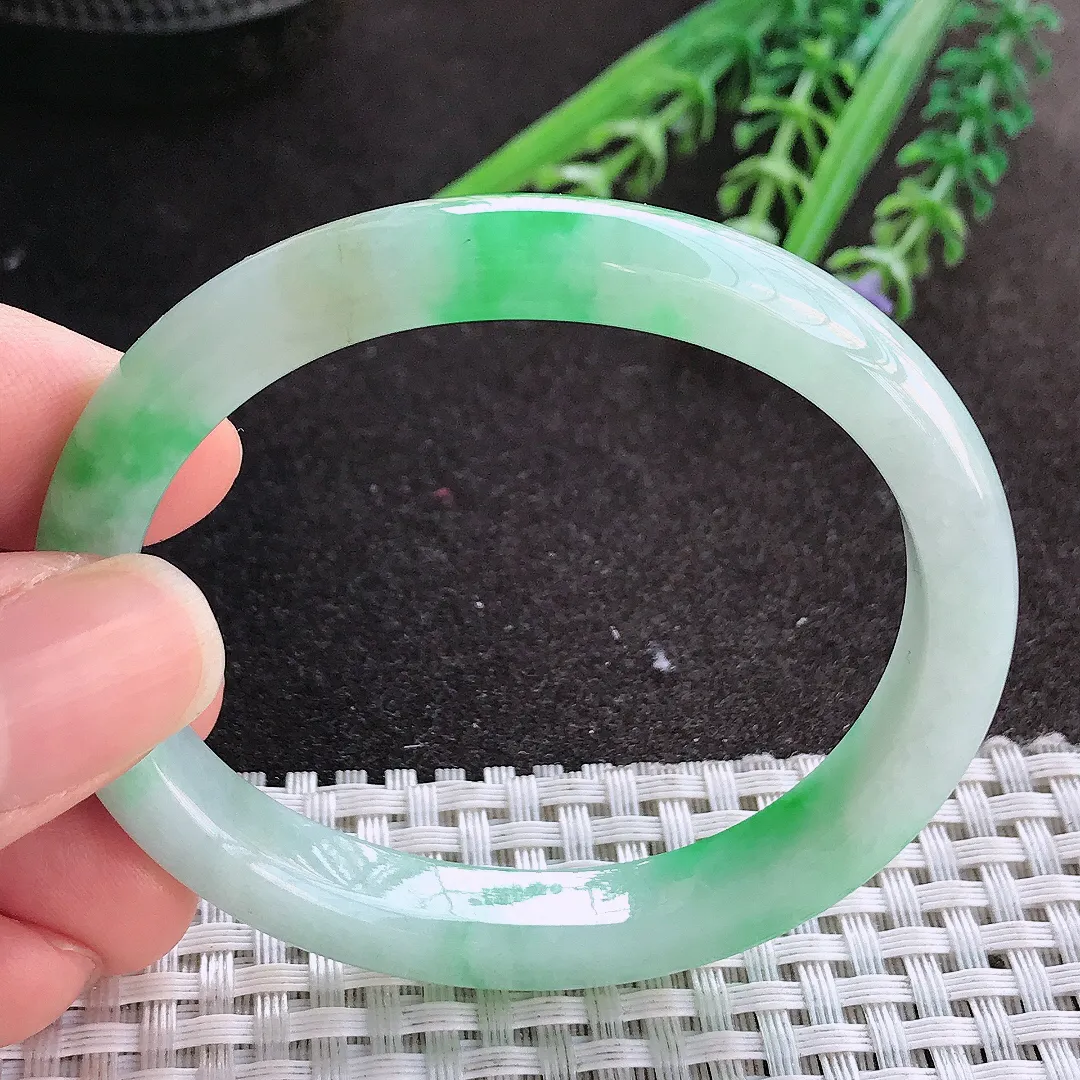 实拍A货翡翠54/48/9.2/7老坑精美冰润辣阳绿贵妃手镯玉镯手环