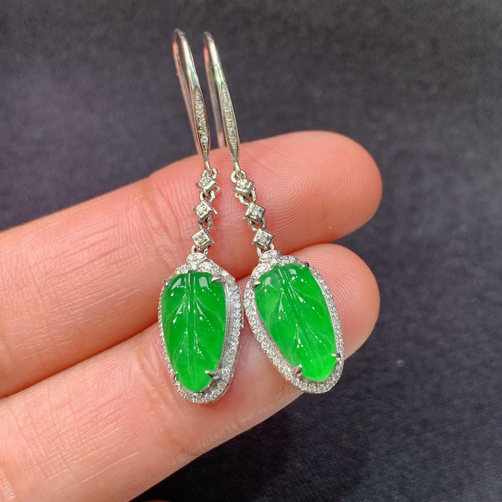 冰阳绿树叶耳坠，18k金镶嵌，简约时尚，冰润色阳，种水足，Kjx 尺寸10.8*5.3*2