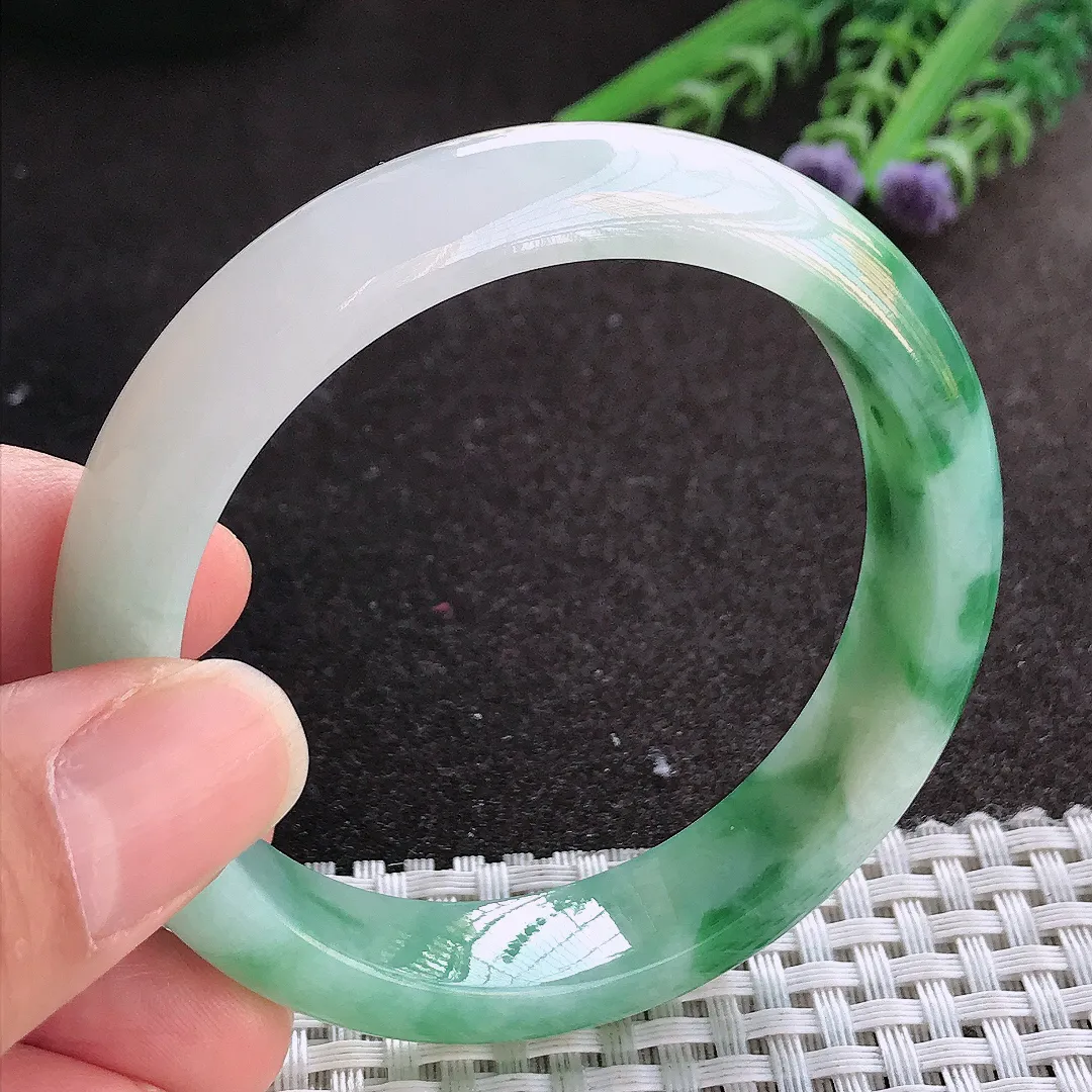 实拍A货翡翠54/12.1/7.9老坑精美温润飘花手镯宽边玉镯手环