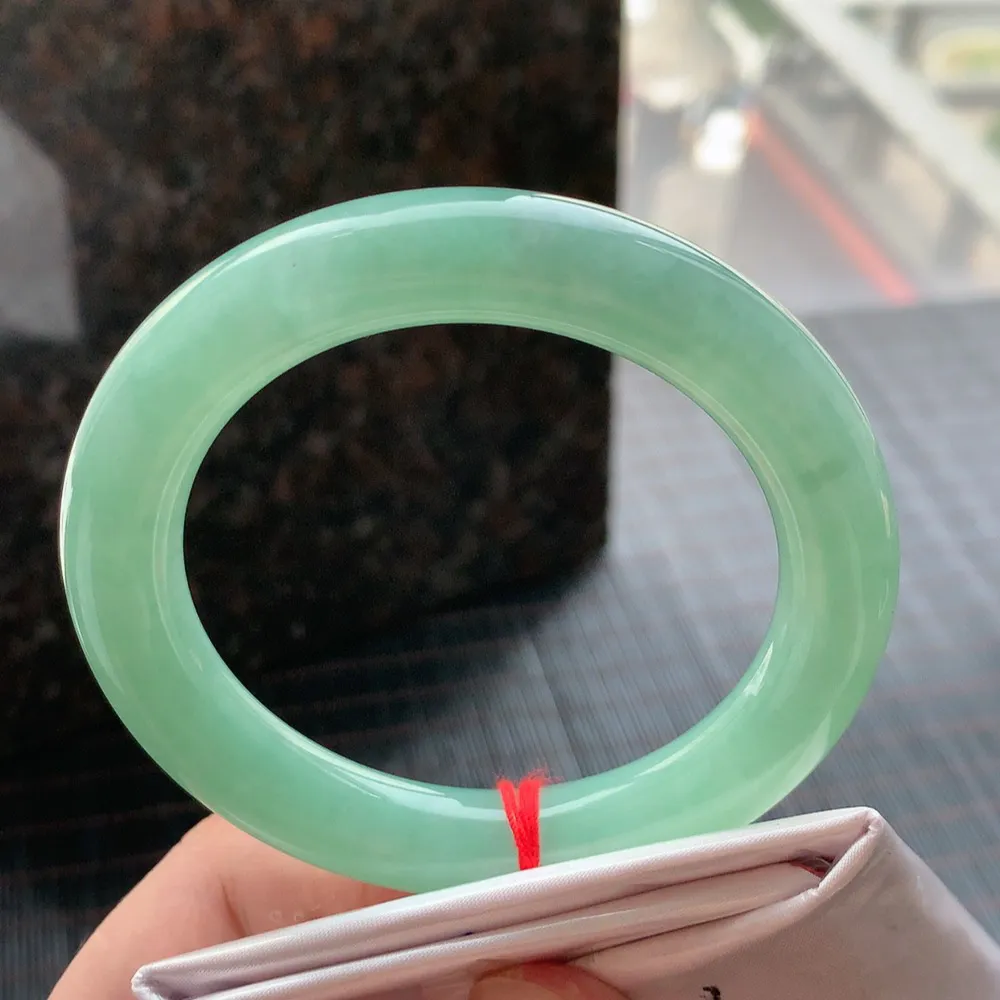 圆条满绿 无瑕 尺寸:57.2/11.5/10.8 满色