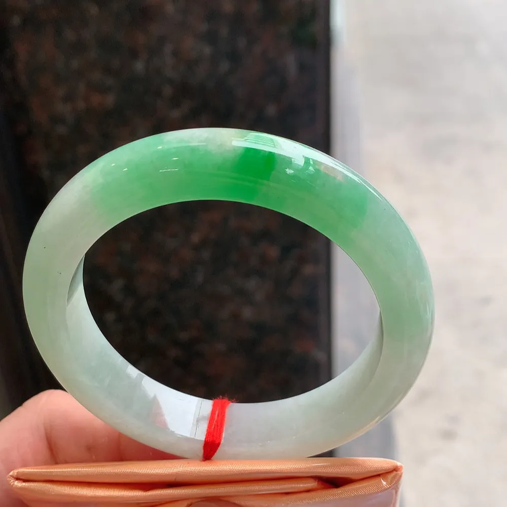 正圈冰糯翠绿 无瑕 尺寸:59.1/12.5/9.6 色好