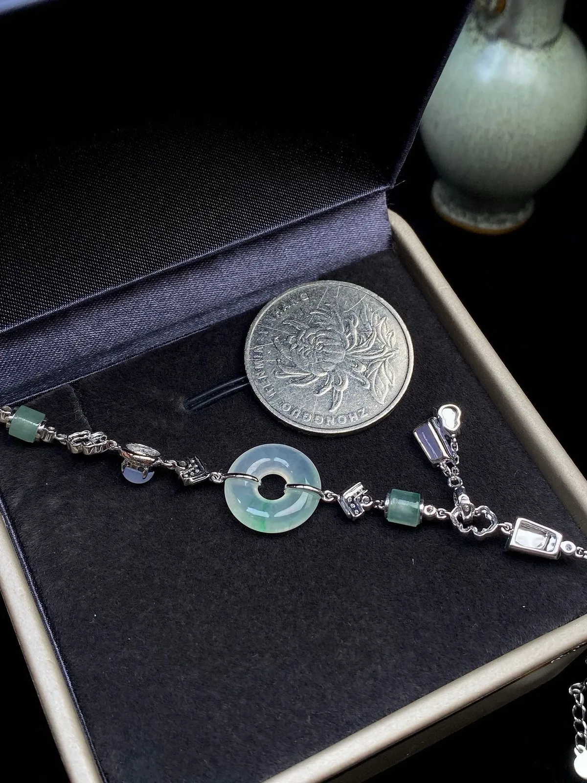 【冰种平安扣+多种元素组合镶嵌手链】颗颗冰透，饱满圆润，光泽闪耀，流行款，18K金钻镶嵌，裸石尺寸1