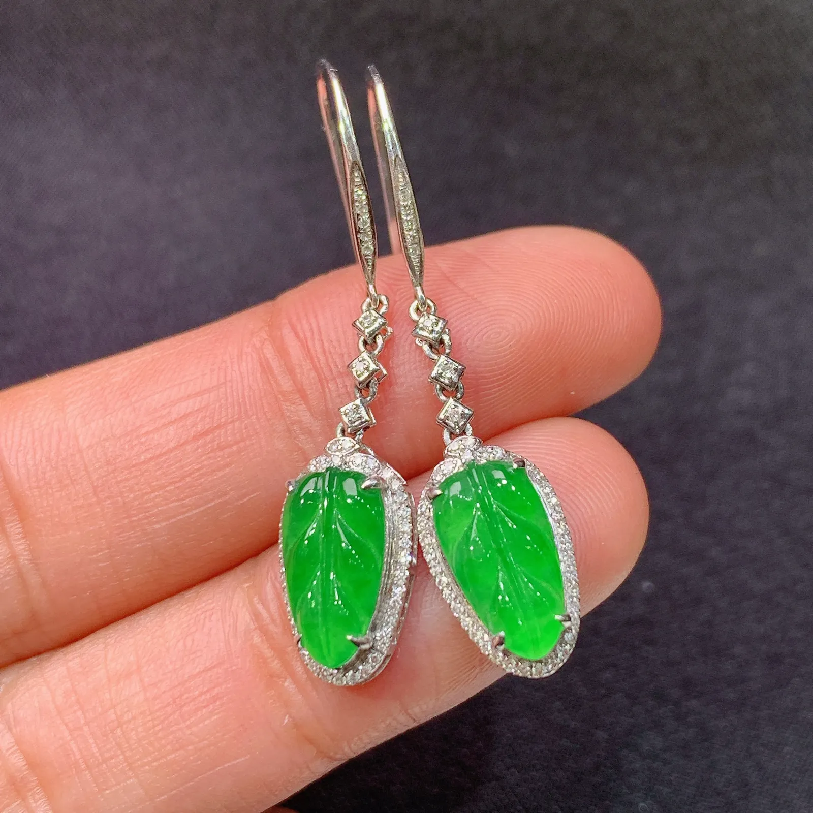 冰阳绿树叶耳坠，18k金镶嵌，简约时尚，冰润色阳，种水足，Kjx 尺寸10.8*5.3*2