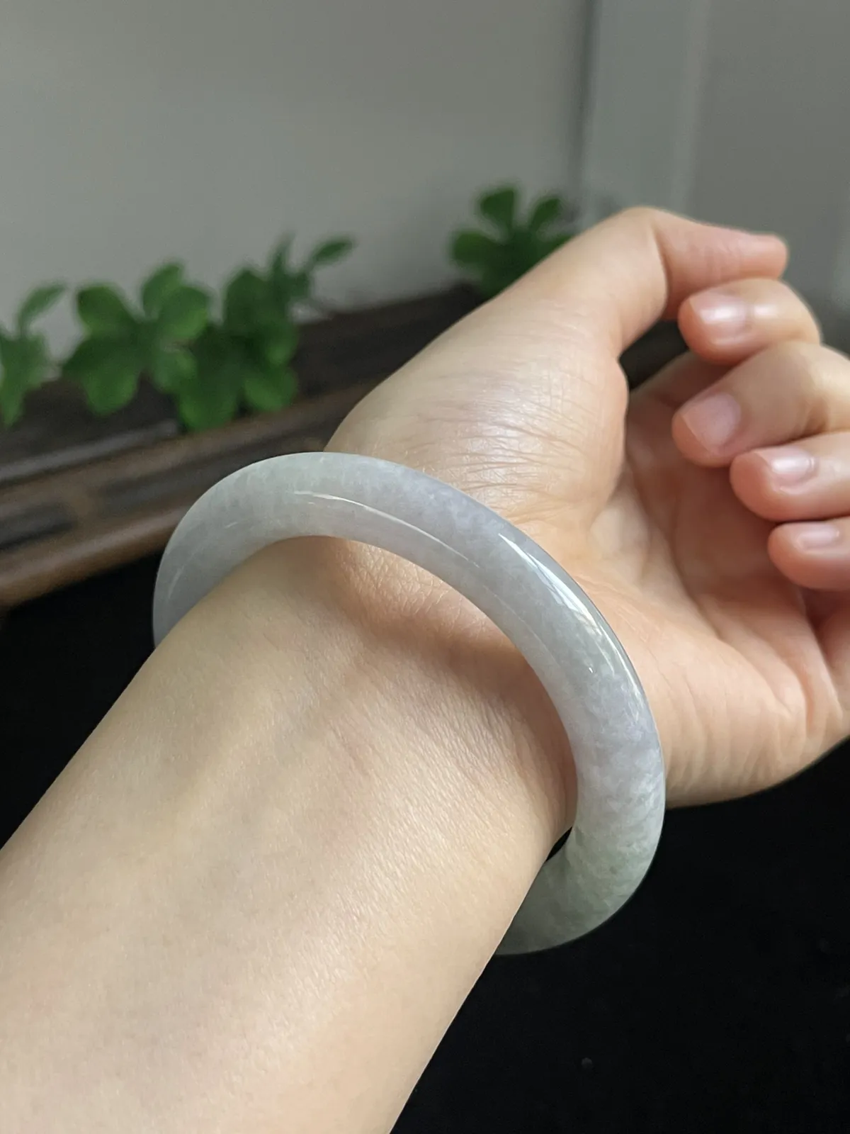 圆镯54.4圈口，翡翠手镯