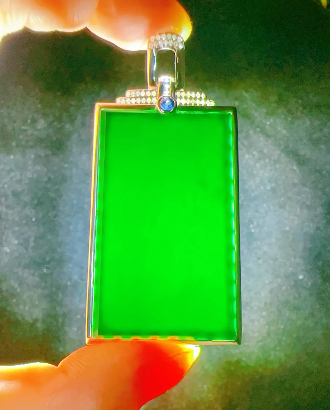 墨翠无事牌 极黑油亮 质地细腻 水头极好 灯照翠绿 完美