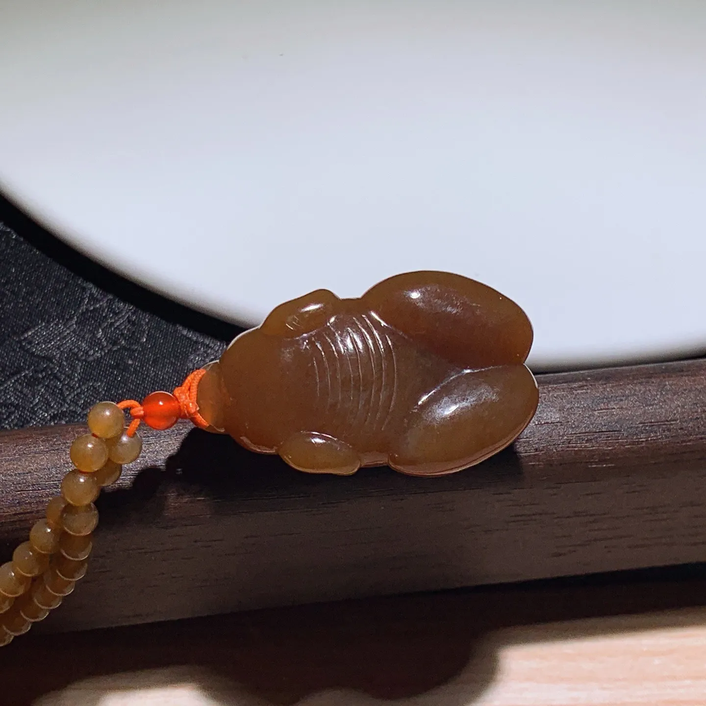 新疆和田玉且末糖前途无量兔子挂件。尺寸40/23/19重35克，玉质细腻油润 底色纯净 脂粉好，品质好！lt251227