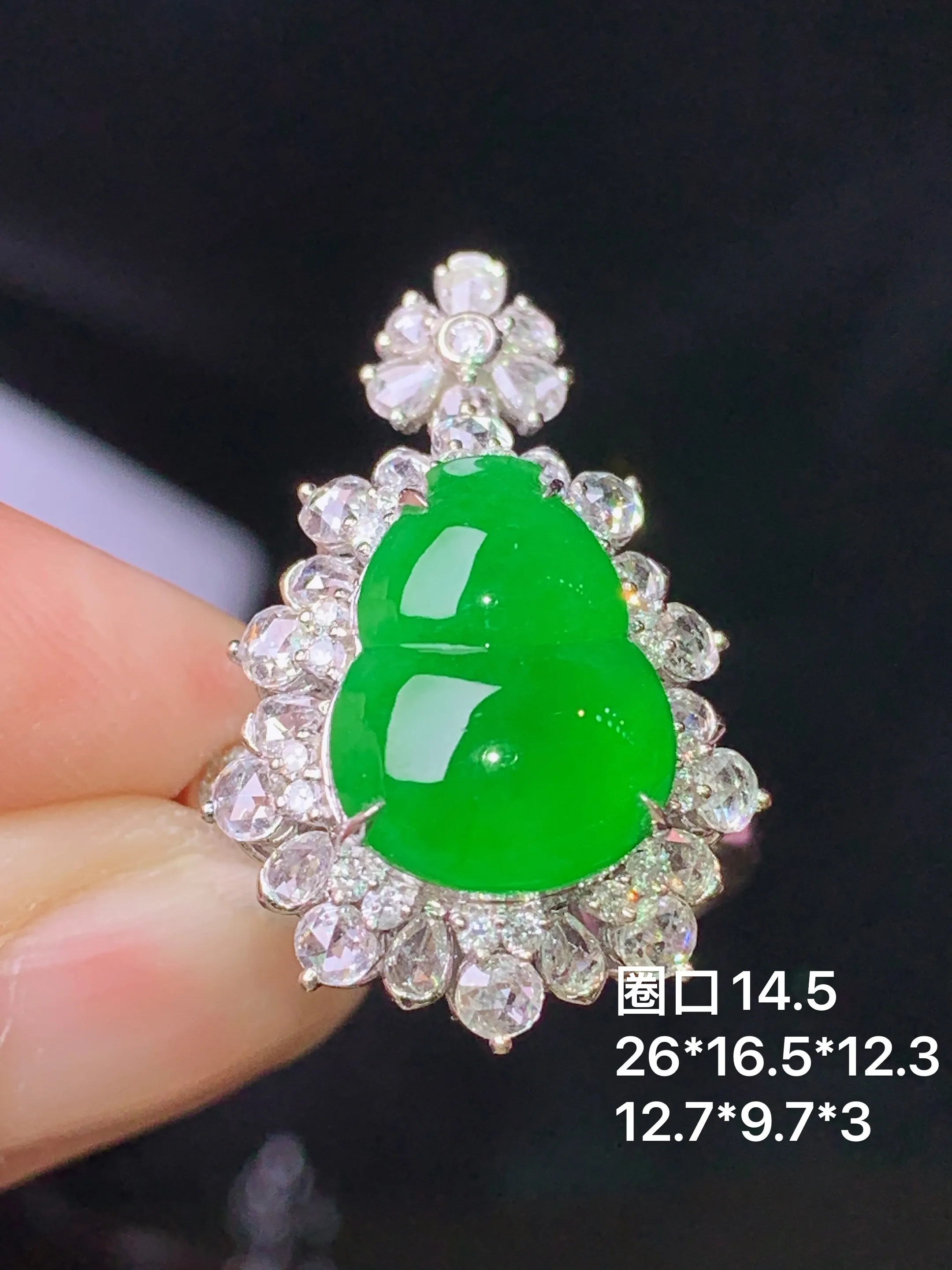 18k金钻镶嵌满绿葫芦戒指吊坠两用款 玉质细腻 色泽清新艳丽 圈口14.5 整体尺寸26*16.5*12.3