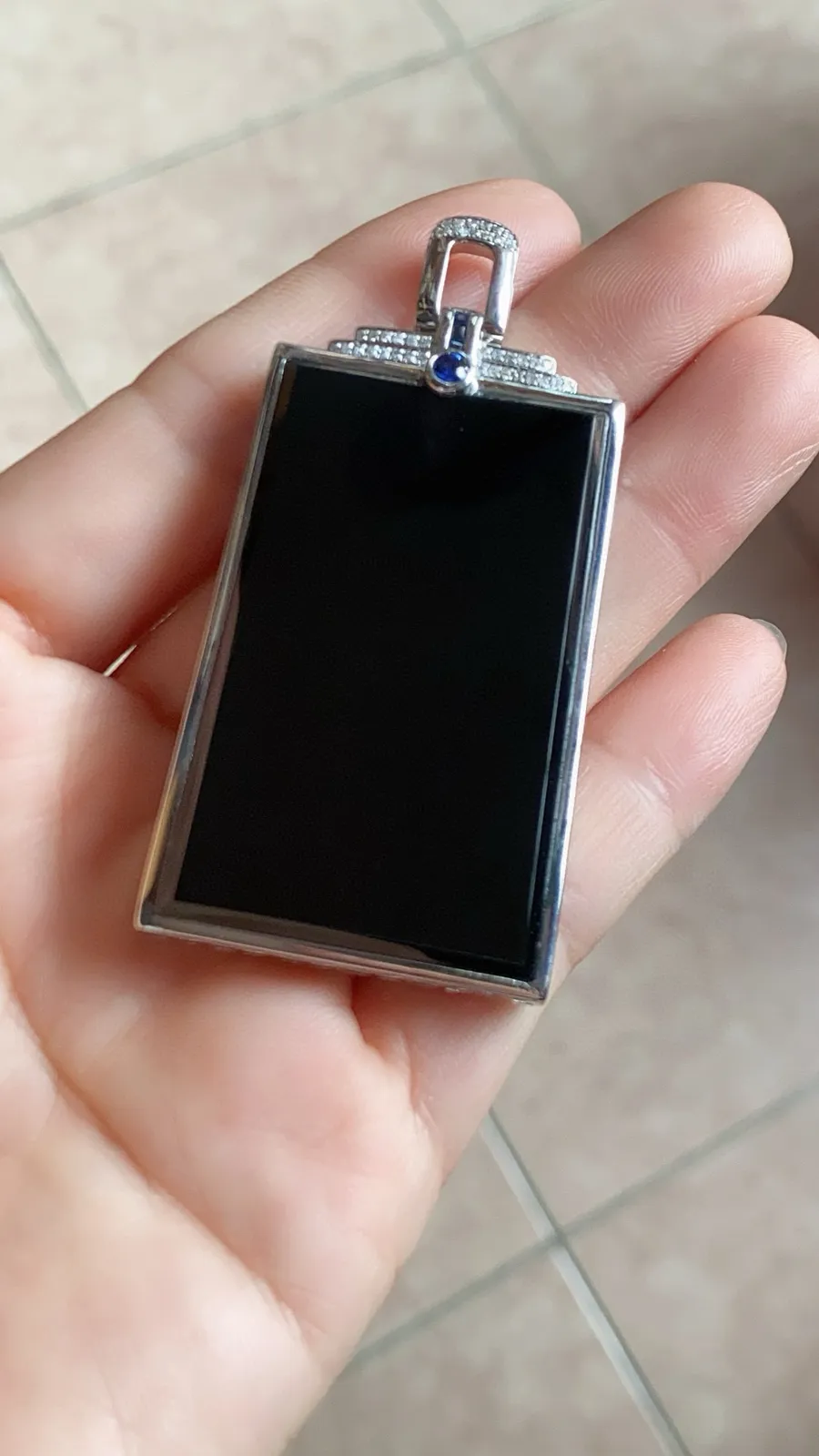 墨翠无事牌 极黑油亮 质地细腻 水头极好 灯照翠绿 完美