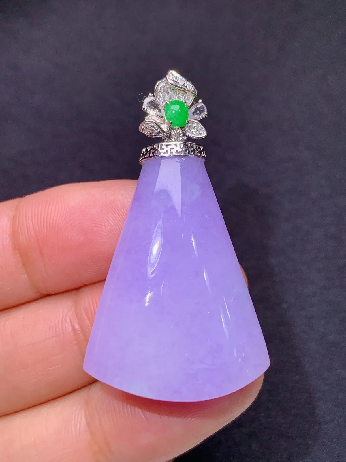 紫罗兰无事牌吊坠，18k金镶嵌，温润细腻，颜色浓郁，Ax 尺寸41.7*23.7*8.5