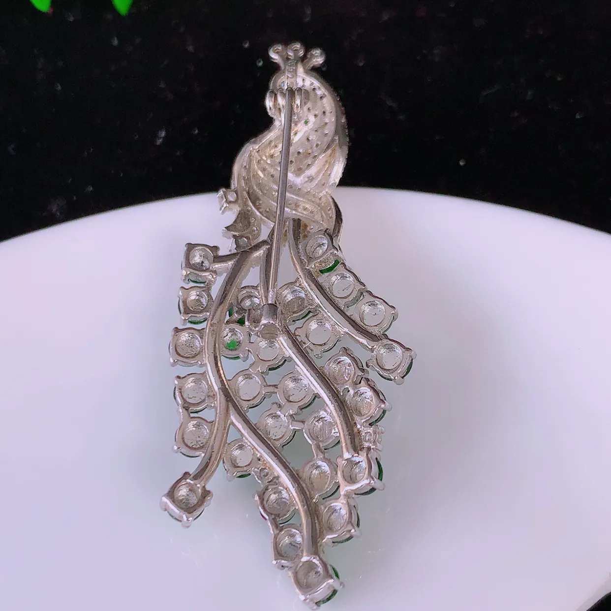 冰透满绿翡翠925银镶嵌凤凰胸针，自然光实拍，翠色灵动，颜色漂亮，种老水足，品相佳，佩戴佳品！#97.28整体56/22.5/8.8取一裸石3*3