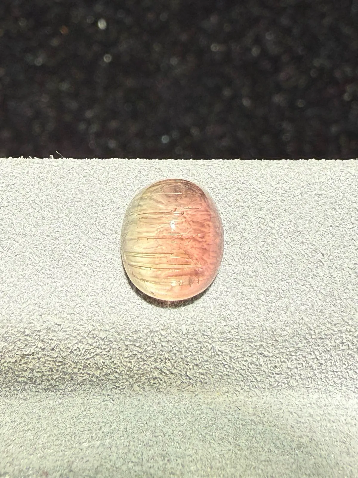 2.06克拉西瓜碧玺蛋面裸石 晶体好[强][强] 水头十足 俏色系列可遇不可求 大约规格：7.9*6.8*4.6mm