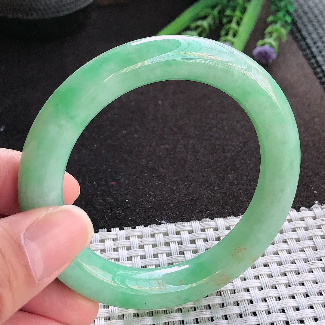 实拍A货翡翠55.5/11.2老坑精美温润满绿圆条手镯翡翠玉镯手环