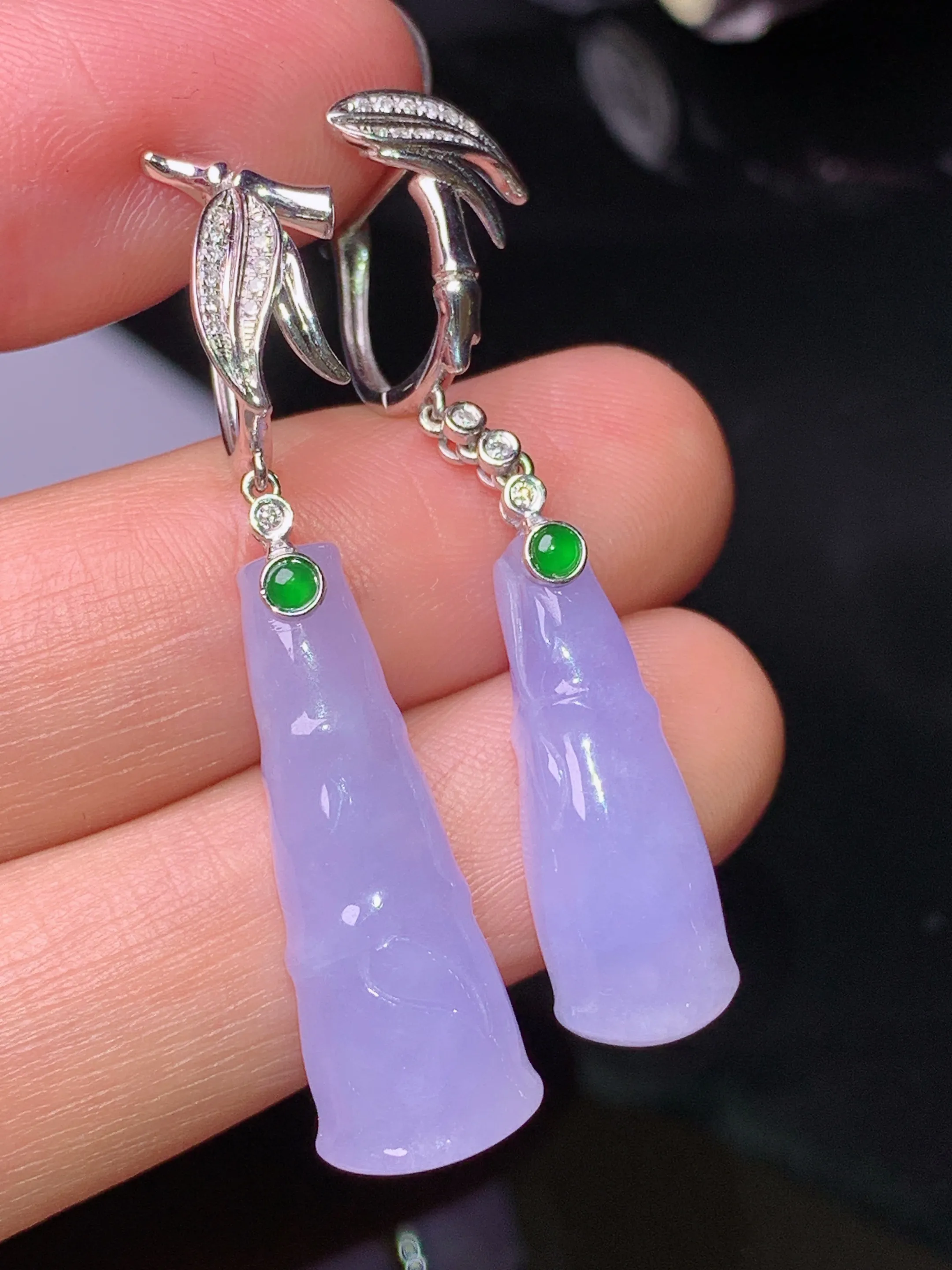 18k金钻镶嵌紫罗兰节节高耳坠 玉质细腻 色泽清新艳丽 整体尺寸42.5*7.8*5