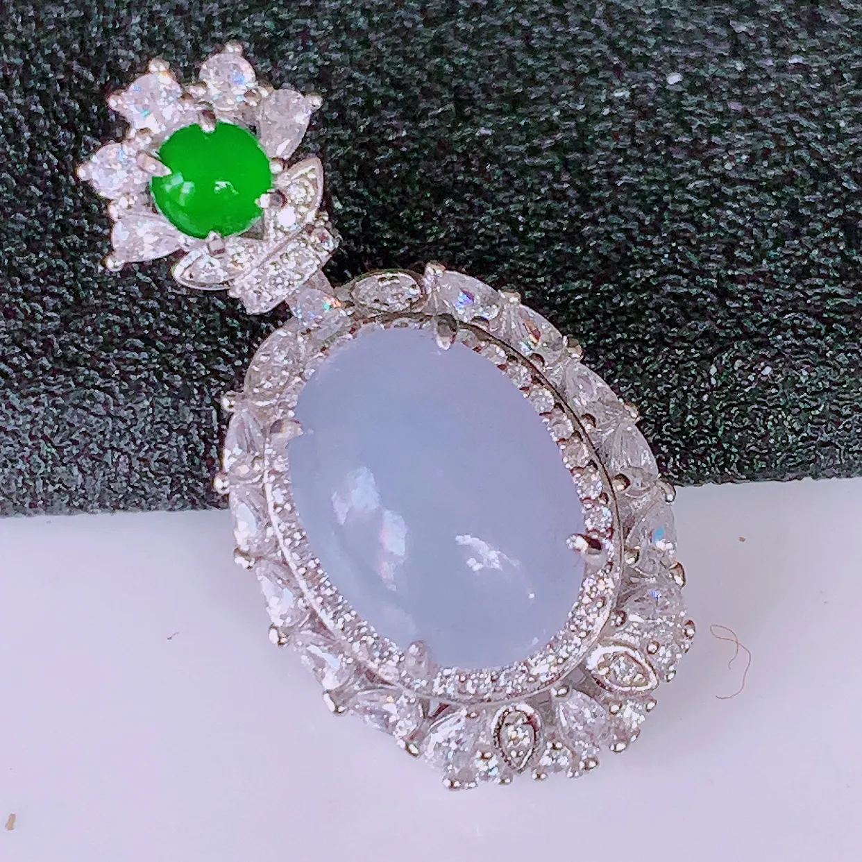 冰润紫罗兰翡翠蛋面925银镶嵌吊坠，自然光实拍，翠色灵动，颜色漂亮，种老水足，品相佳，佩戴佳品！#9