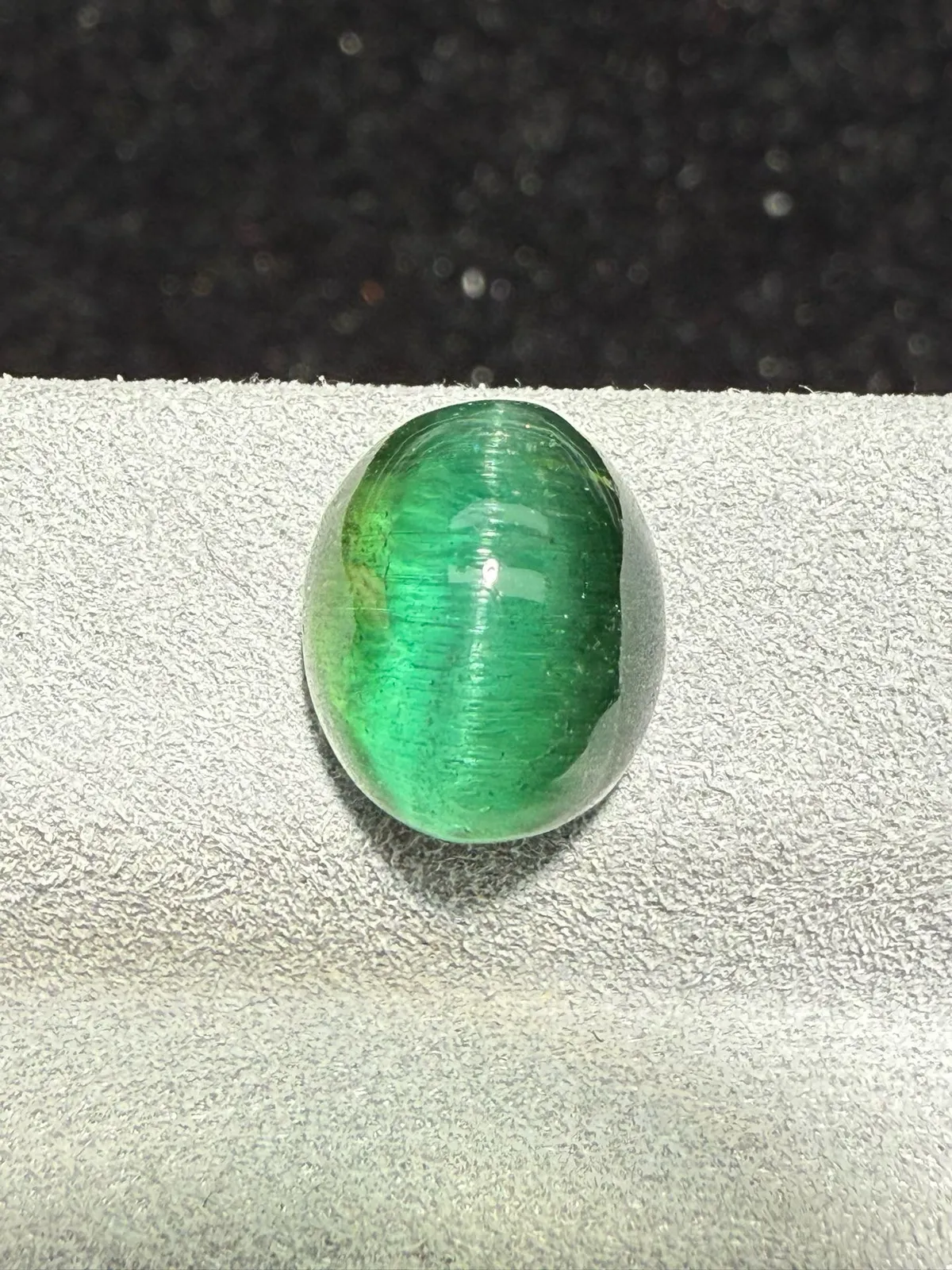 5.2克拉蓝绿碧玺猫眼裸石 猫眼效应犀利 晶体好[强][强] 水头十足 俏色系列可遇不可求 大约规格：10.5*8.8*6.9mm