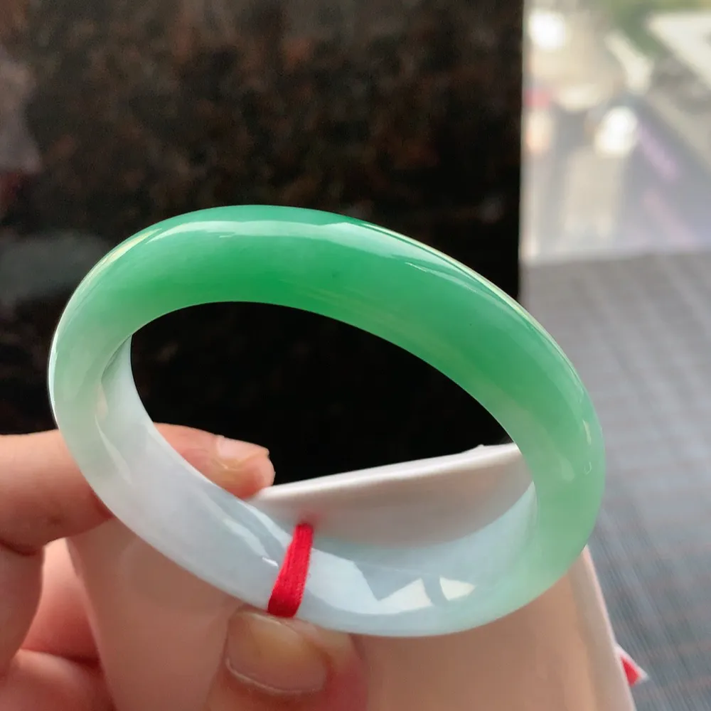 贵妃一大节阳绿 无瑕 尺寸:53.3/47.8/13/7.8 色阳