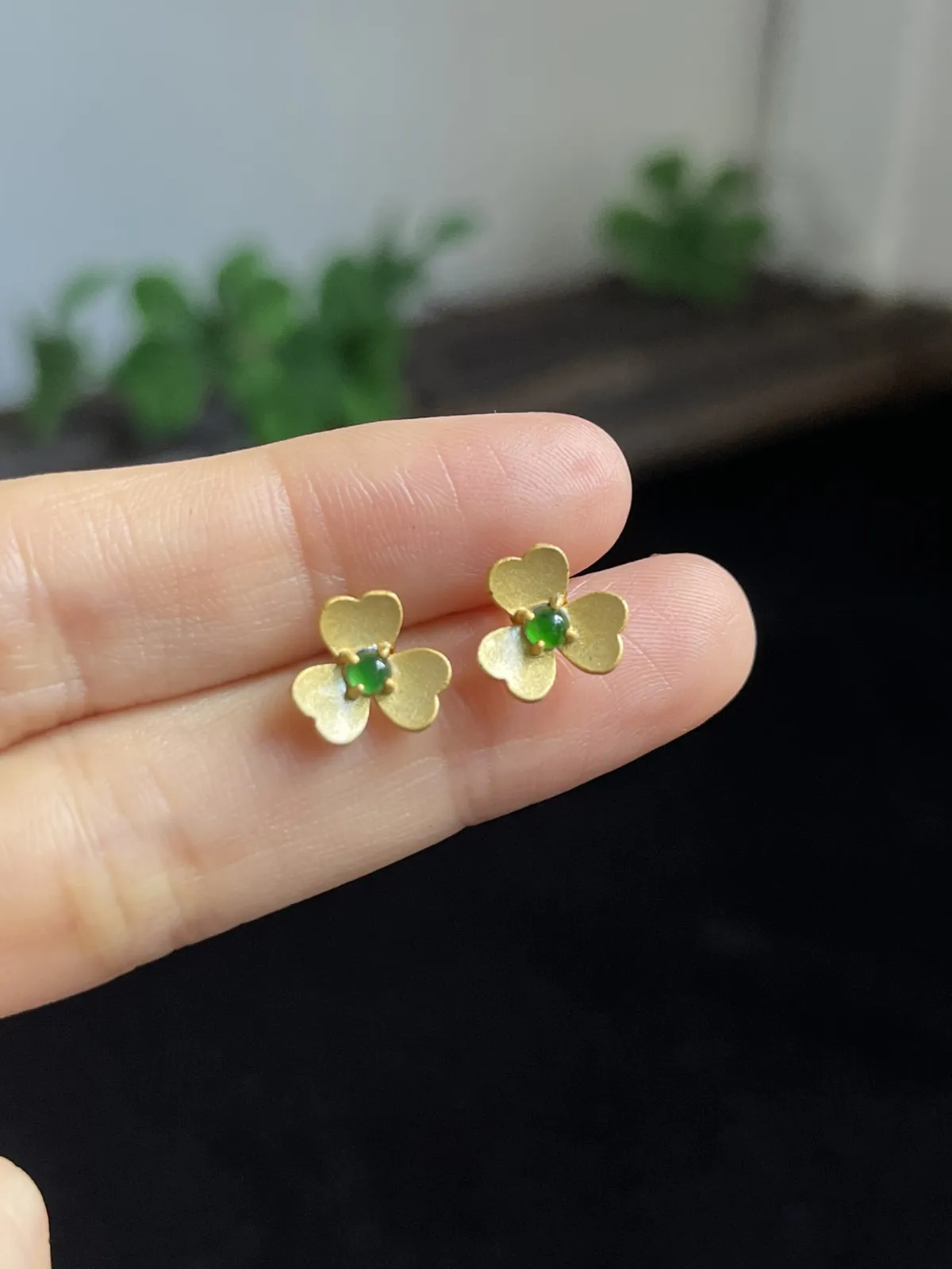 翡翠耳钉，印记：S925