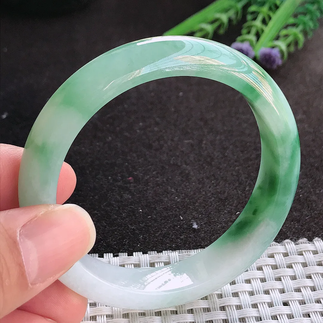 实拍A货翡翠54/12.1/7.9老坑精美温润飘花手镯宽边玉镯手环