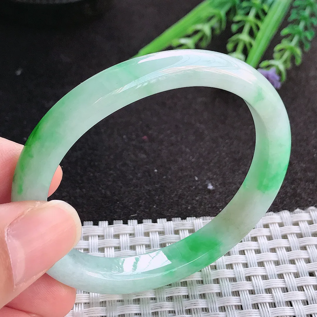 实拍A货翡翠54/48/9.2/7老坑精美冰润辣阳绿贵妃手镯玉镯手环