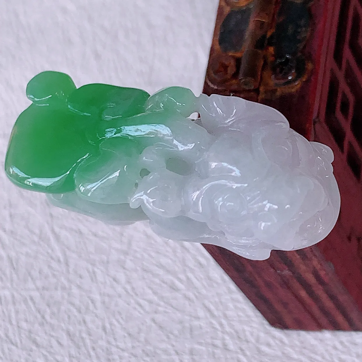 自然光实拍，冰润飘绿招财貔貅翡翠吊坠，民间有“一摸貔貅运程旺盛，再摸貔貅财运滚滚，三摸貔貅平步青云 ”的美好祝愿。#81.28