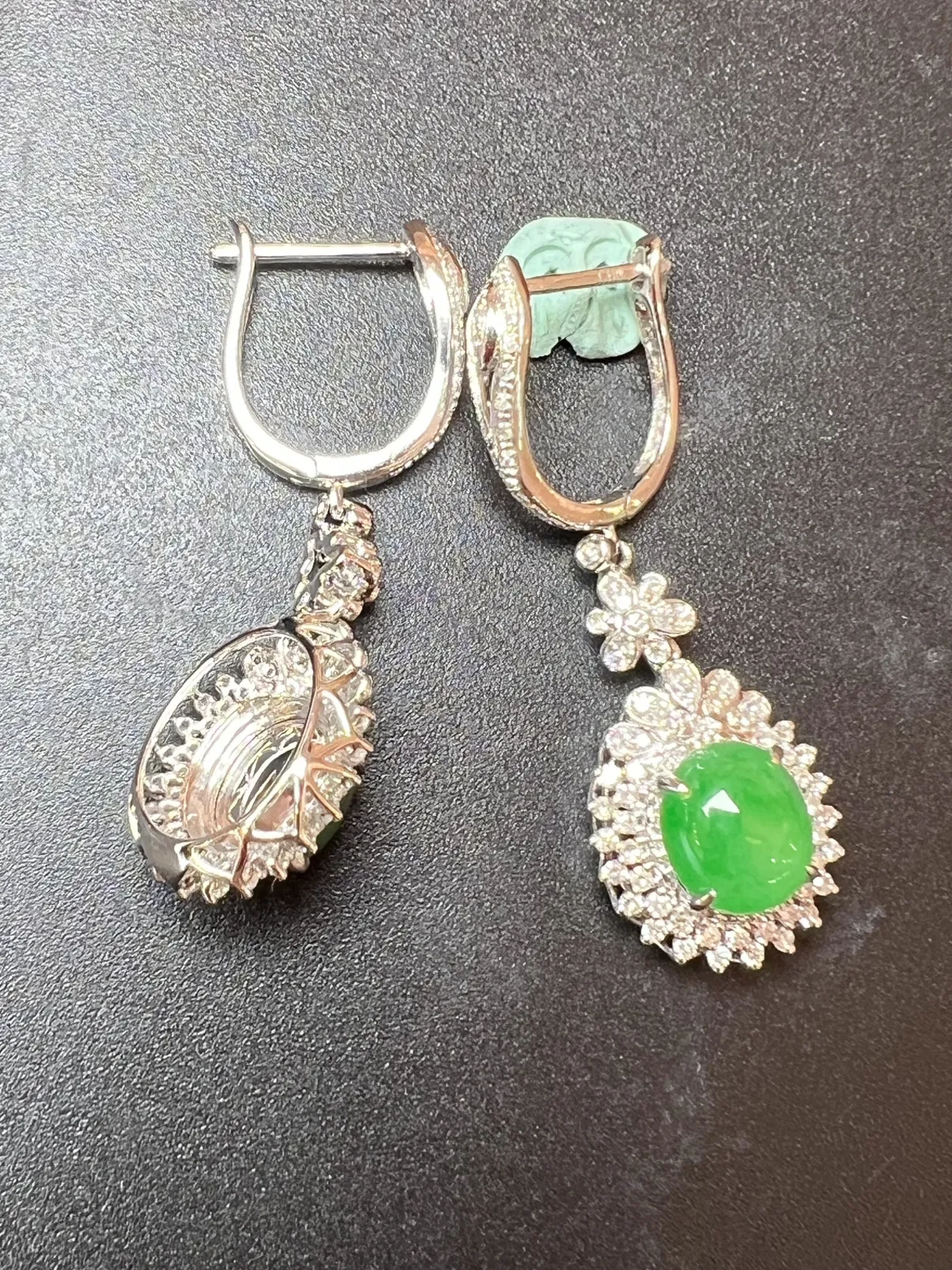 满色蛋面耳坠总长：38 *15.1*12.6*8 祼石尺寸8.2*7.2*4.5