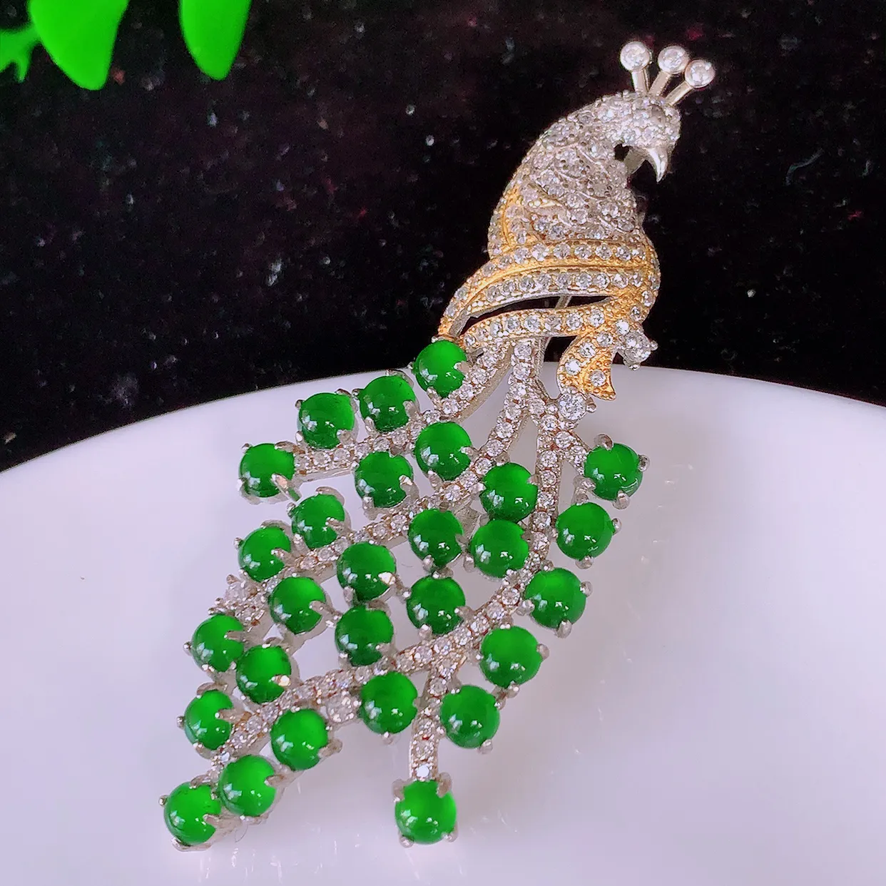 冰透满绿翡翠925银镶嵌凤凰胸针，自然光实拍，翠色灵动，颜色漂亮，种老水足，品相佳，佩戴佳品！#97.28整体56/22.5/8.8取一裸石3*3