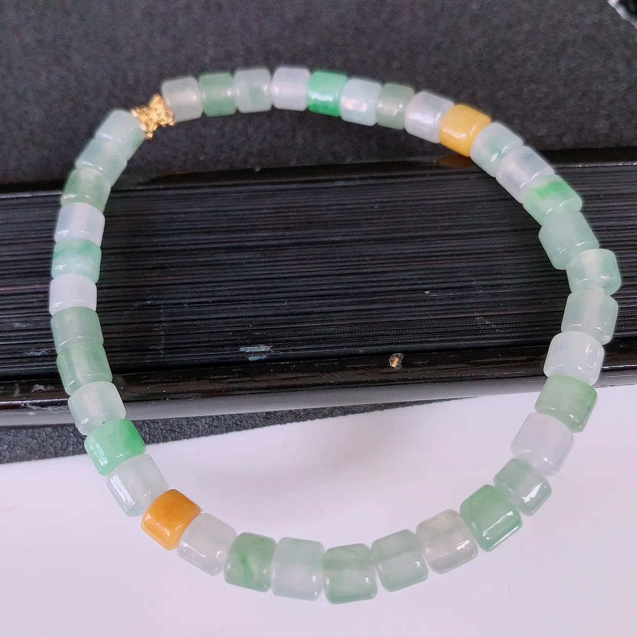 自然光实拍，冰种多宝翡翠路路通手链，多彩翡翠手串，颜色丰富，料子细腻，高档大气，自戴送礼佳品！#46.28取一尺寸5