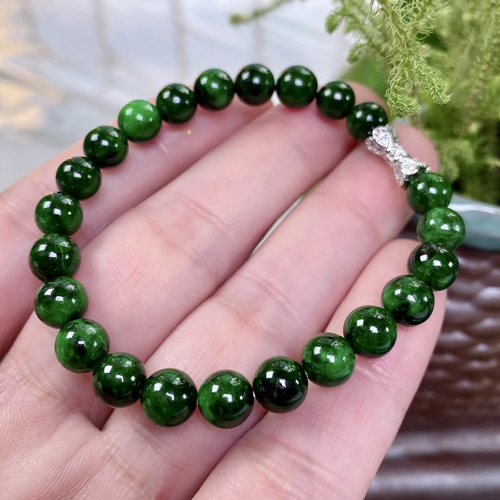 缅甸天然翡翠A货，卡7.5水润辣绿圆珠手链（有小纹），尺寸：7.5mm/23颗，长度180mm，重量：16.42g