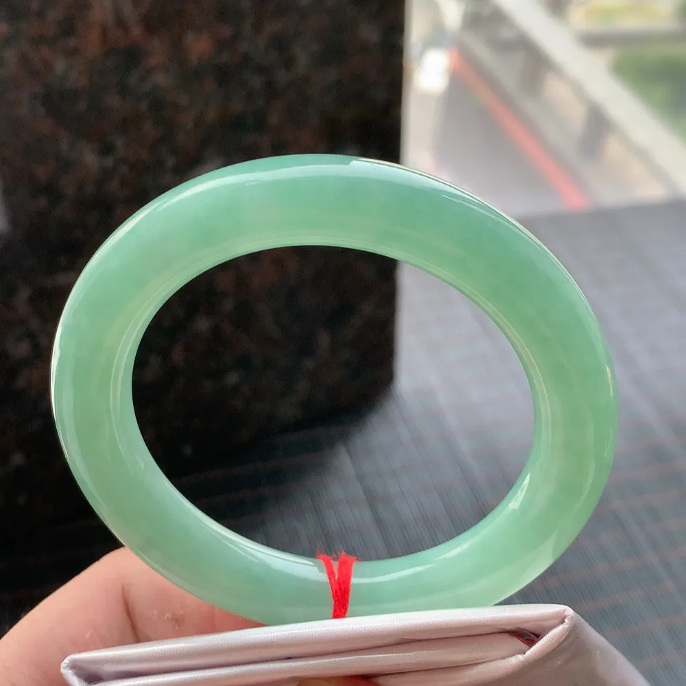 圆条满绿 无瑕 尺寸:57.2/11.5/10.8 满色