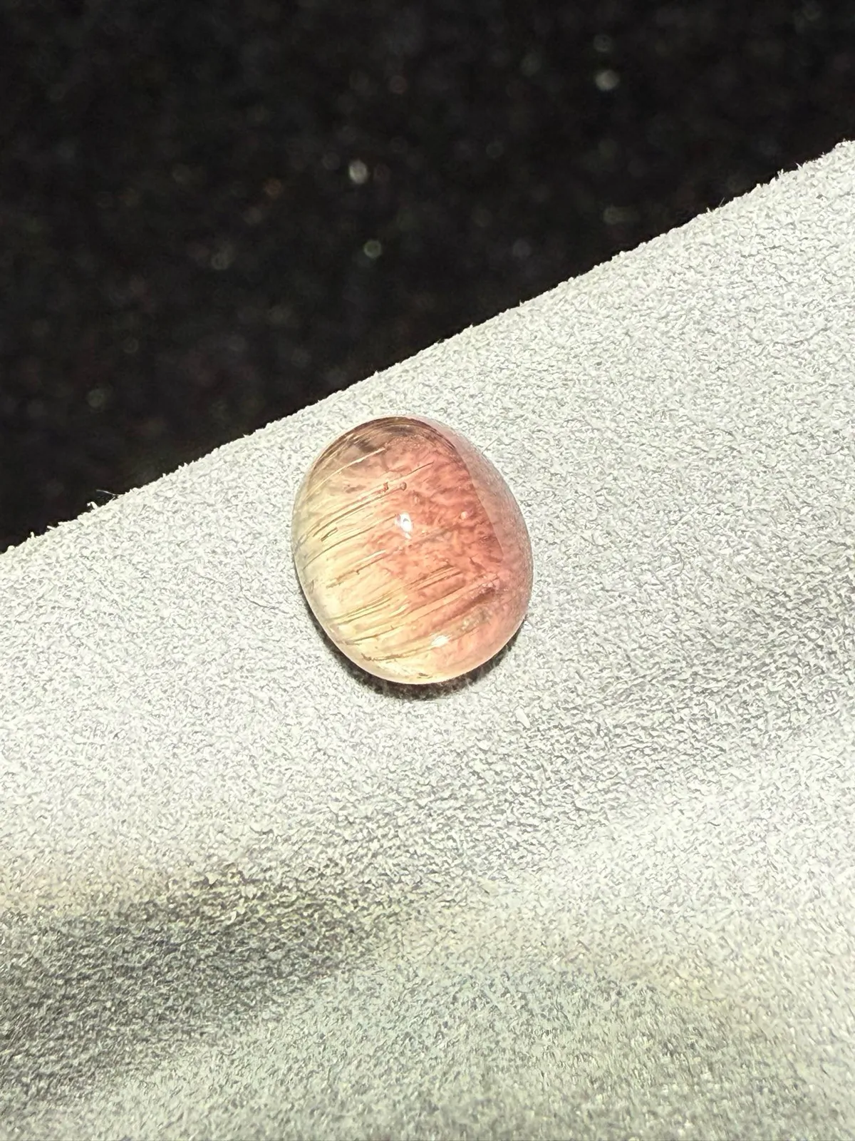 2.06克拉西瓜碧玺蛋面裸石 晶体好[强][强] 水头十足 俏色系列可遇不可求 大约规格：7.9*6.8*4.6mm