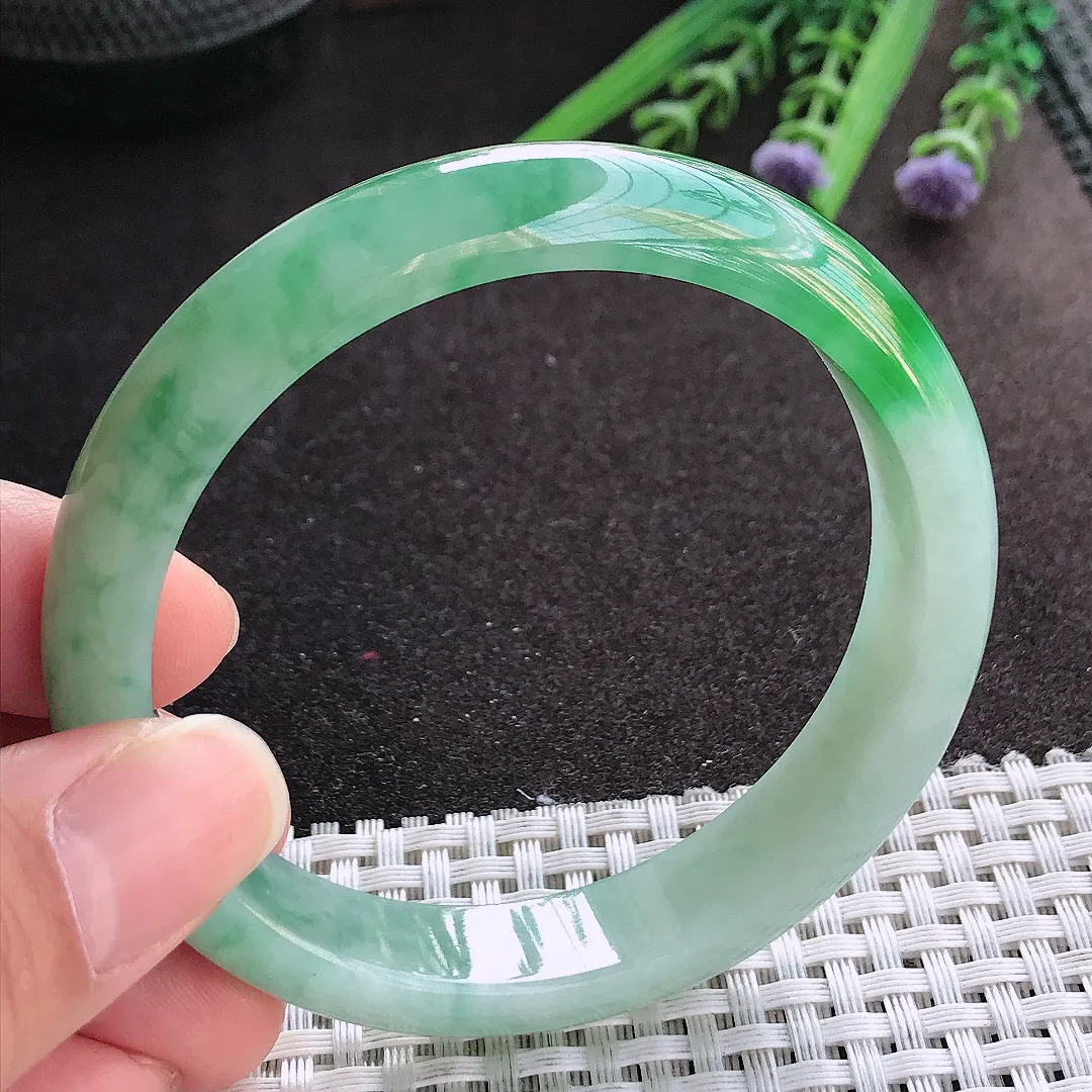 实拍A货翡翠58.5/12/7.5老坑冰胶飘阳绿手镯宽边玉镯手环