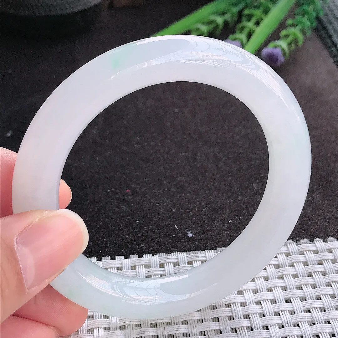 实拍A货翡翠54.5/10.4/10.3老坑冰胶果冻月光白圆条手镯翡翠玉镯手环