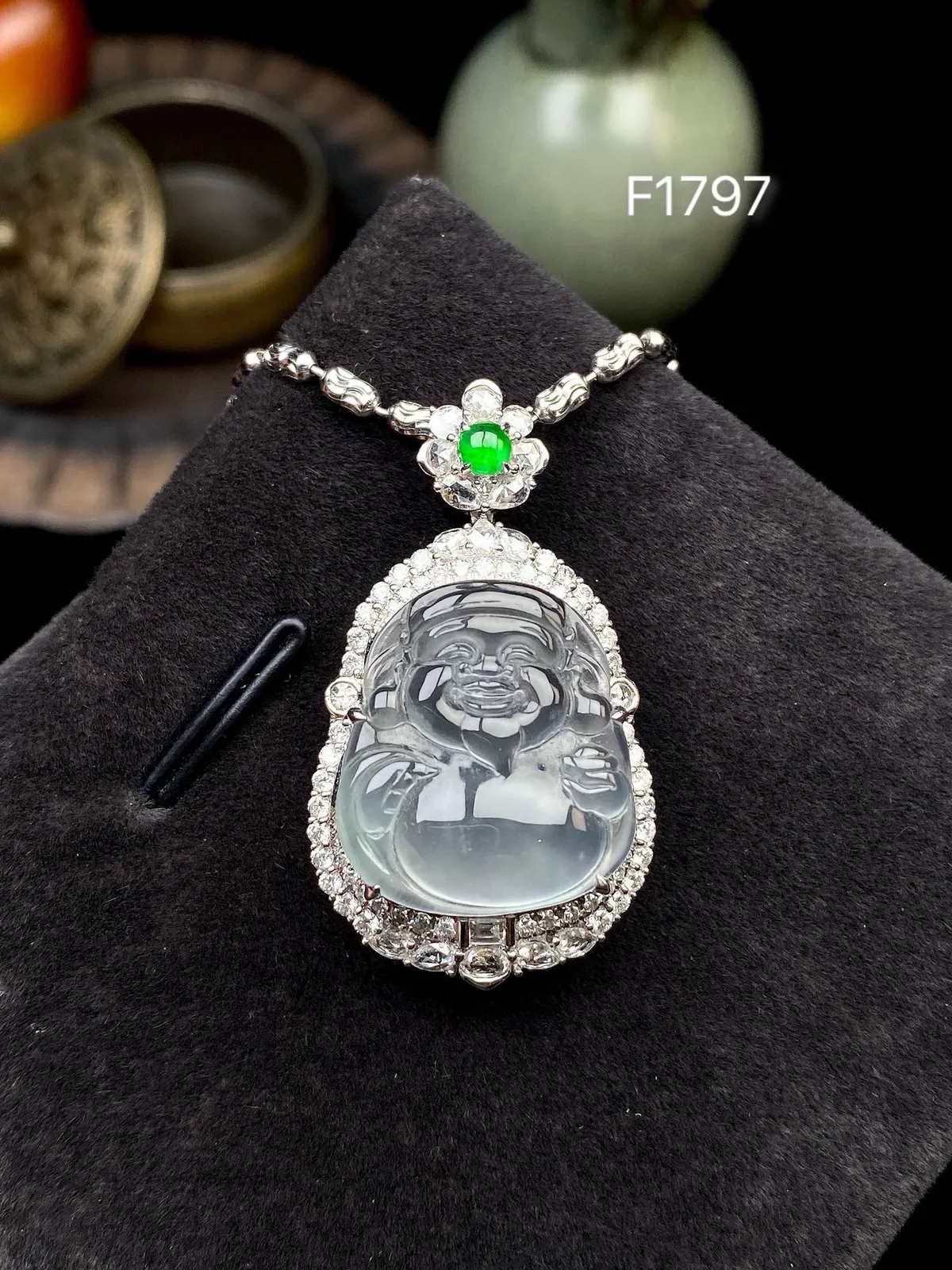 【冰种财神】质地细腻，饱满圆润，笑口常开，18k金钻镶嵌，裸石尺寸18.5*16.6*6.5毫米