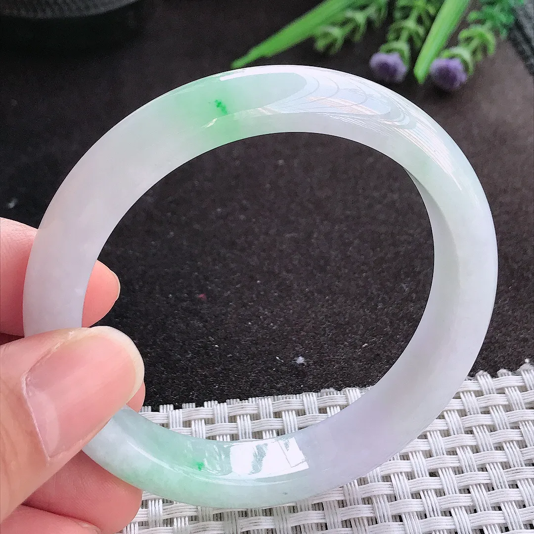 实拍A货翡翠57.5/12.1/8.1老坑精美冰润飘绿手镯宽边玉镯手环