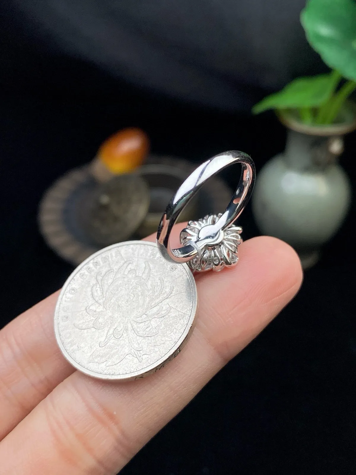 【冰种黄翡心形戒指】种水上乘，晶莹剔透，纯净通透，18k金钻精美镶嵌，裸石尺寸7.1*6.5*2.6毫米，圈口可改