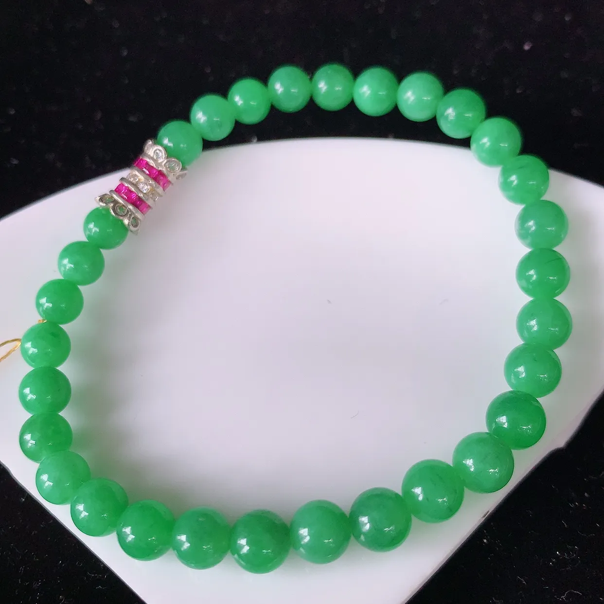 冰润满绿翡翠手串手链，翠色漂亮，佩戴效果时尚出众 尽显气质，玉质细腻，美感十足 #002.2尺寸6.2mm