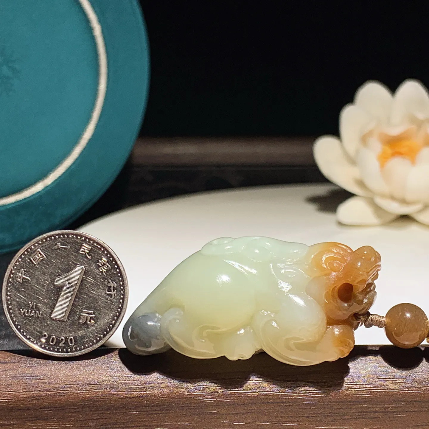 新疆和田玉且末糖招财进宝貔貅挂件。尺寸47/24/19重34克，玉质细腻油润 底色纯净 脂粉好，品质好！lt251227