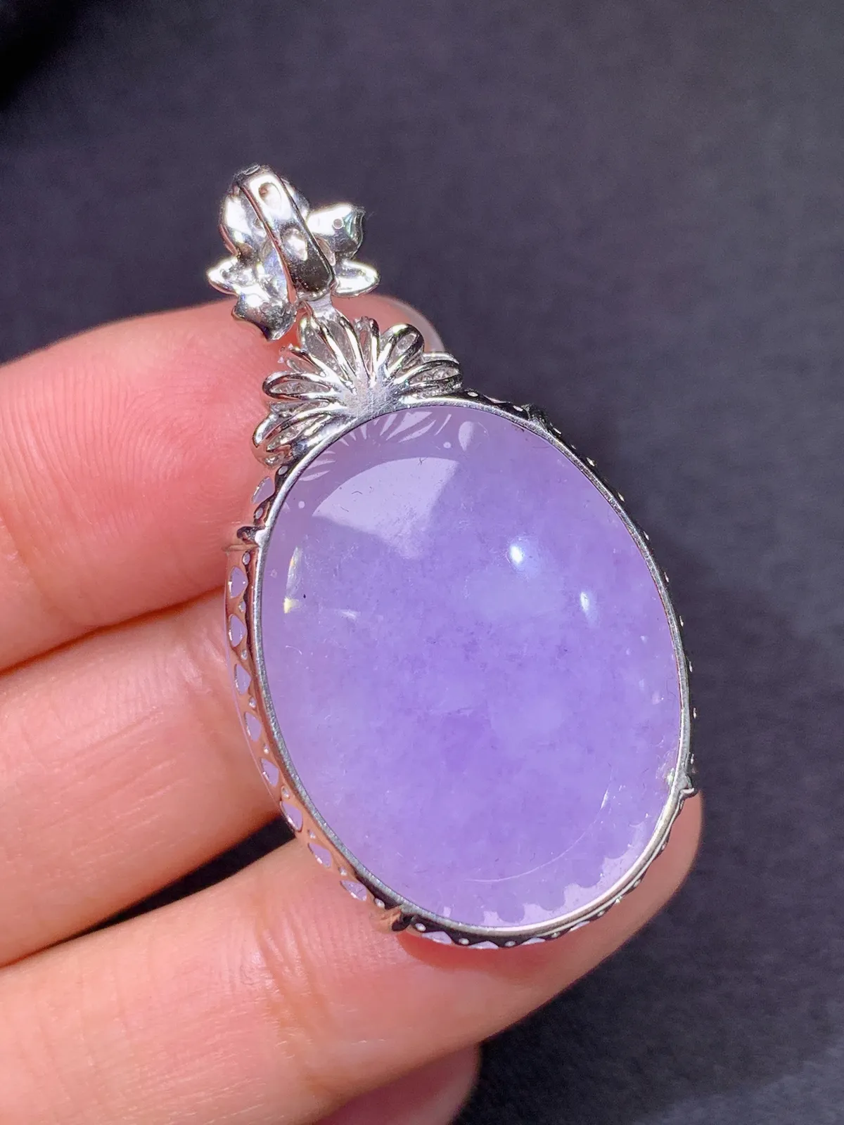 紫罗兰蛋面吊坠，18k金镶嵌，温润细腻，色泽浓郁，种水足，Ax 尺寸40.1*21.9*13.5