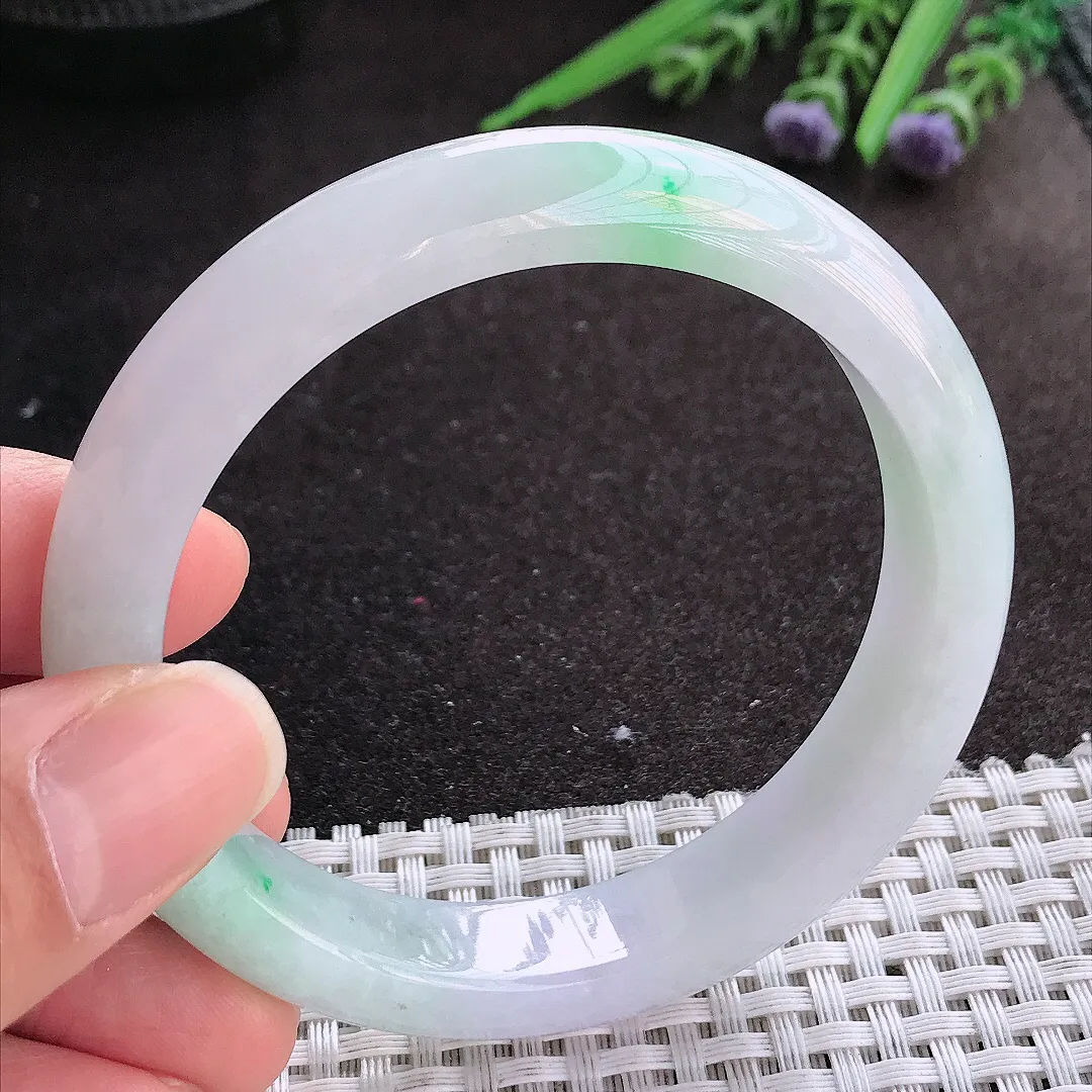 实拍A货翡翠57.5/12.1/8.1老坑精美冰润飘绿手镯宽边玉镯手环