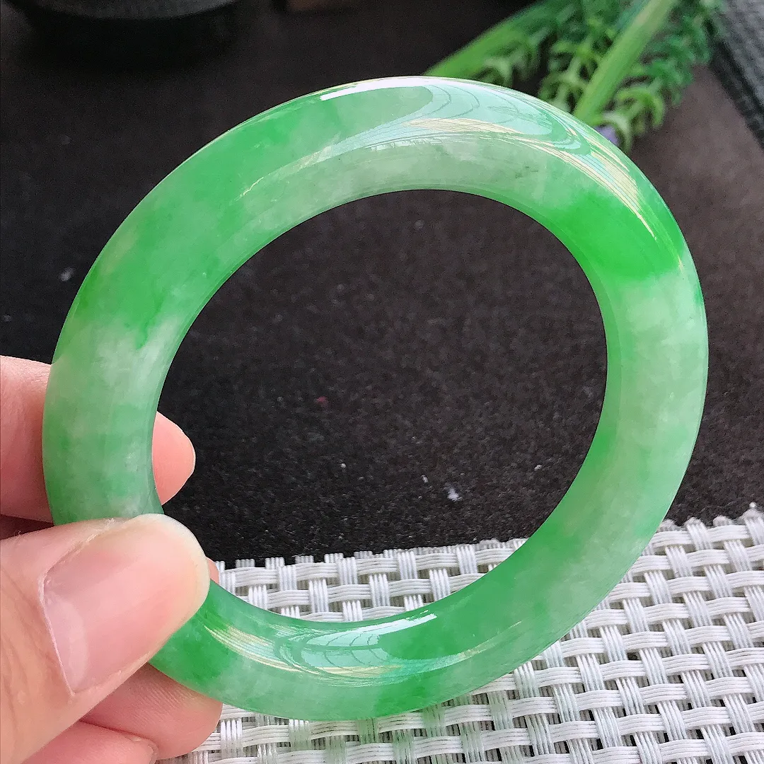 实拍A货翡翠55/11.5老坑精美满绿辣阳绿圆条手镯玉镯手环