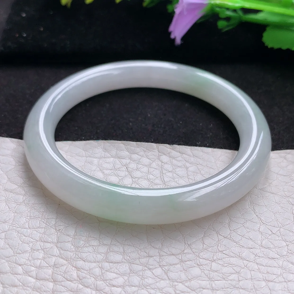 n小圈口52*8.3*8美人镯 天然翡翠A货玉手镯飘绿圆条玉镯子 叮当镯