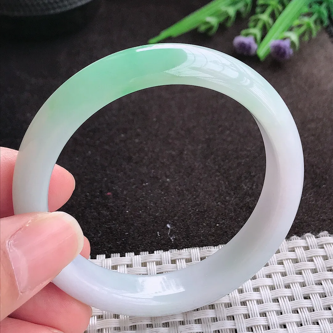 实拍A货翡翠54.5/12.8/7.8老坑精美温润飘绿手镯宽边玉镯手环