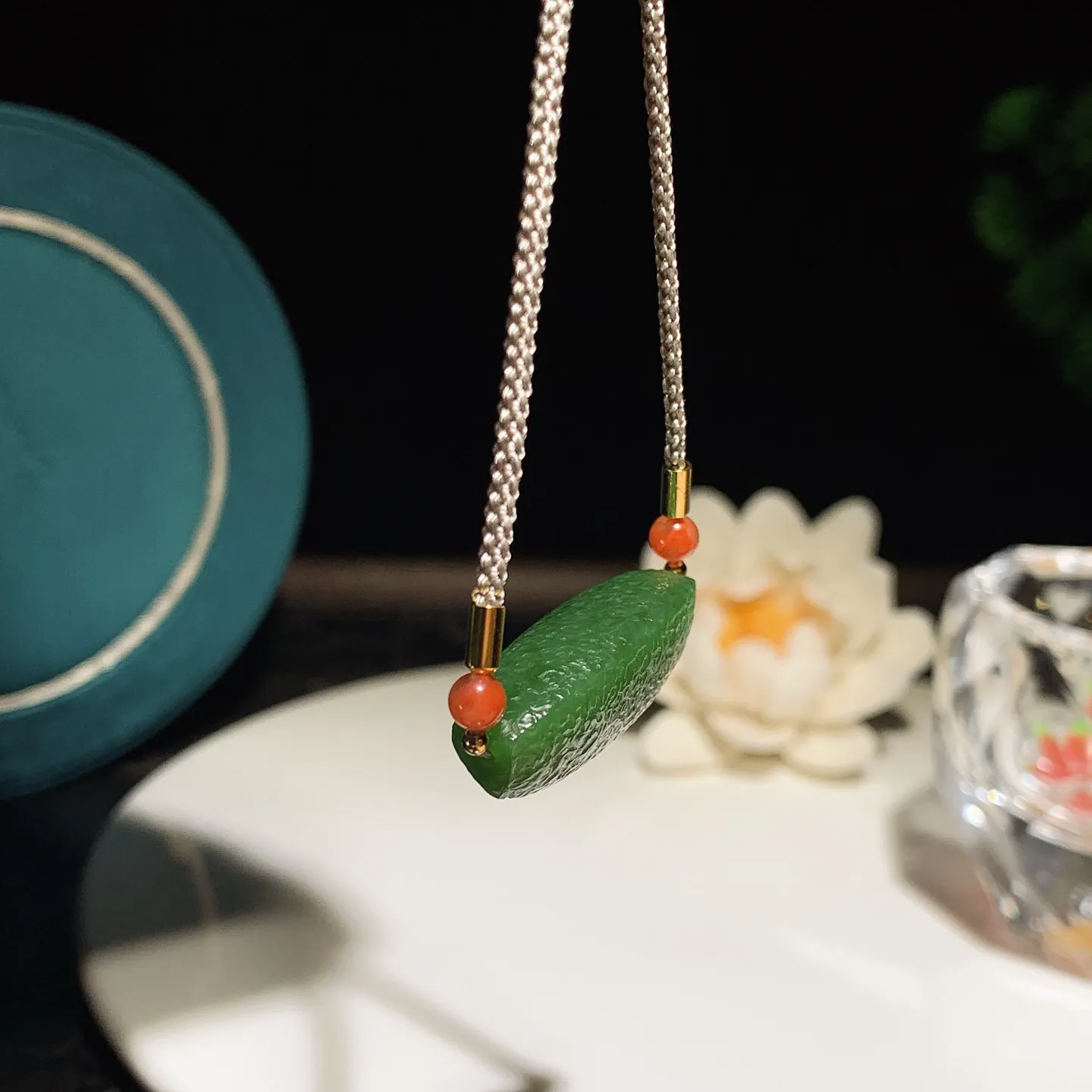 和田玉阳绿俄罗斯碧玉转运珠勒子挂件。尺寸31/11重7.5克，玉质细腻油润 底色纯净 脂粉好，品质好！lt251227