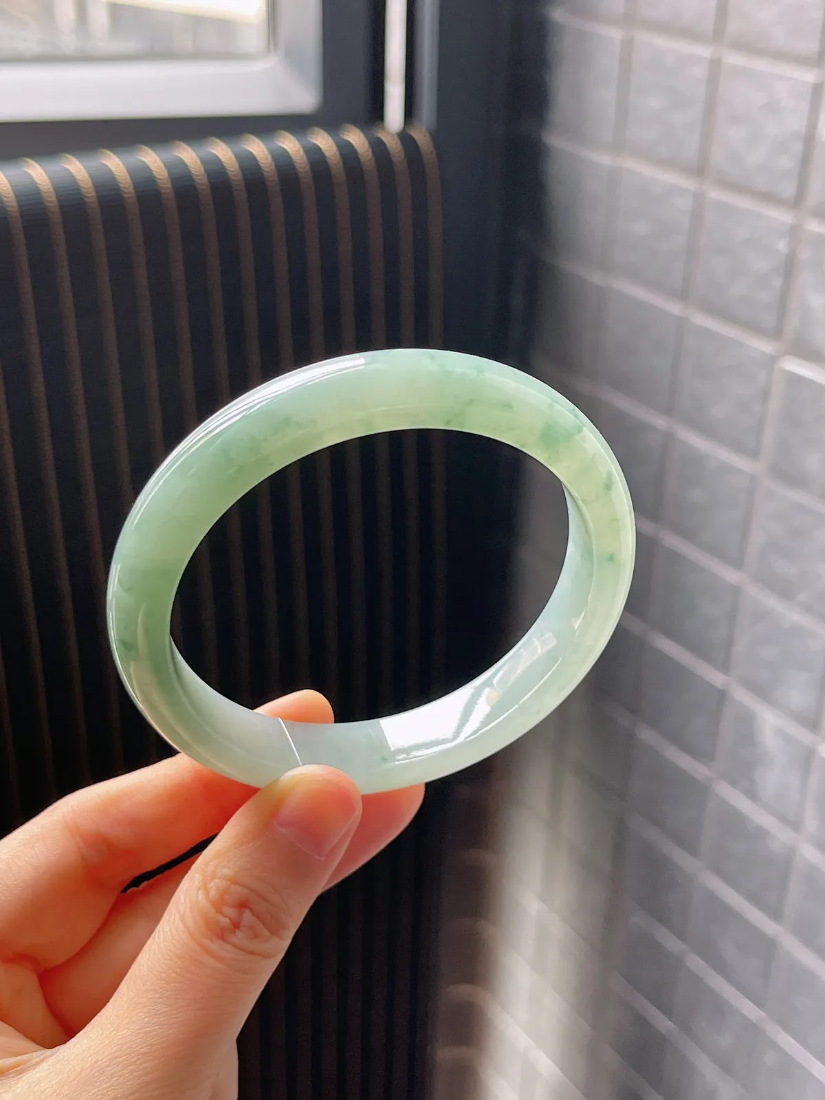 正圈57.7圈口，翡翠冰糯种绿色手镯