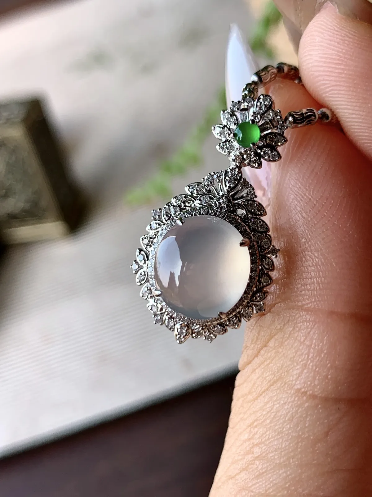 私人专拍#冰种蛋面吊坠
【整体】27-14.7-11.4
【裸石】10-9.4-5