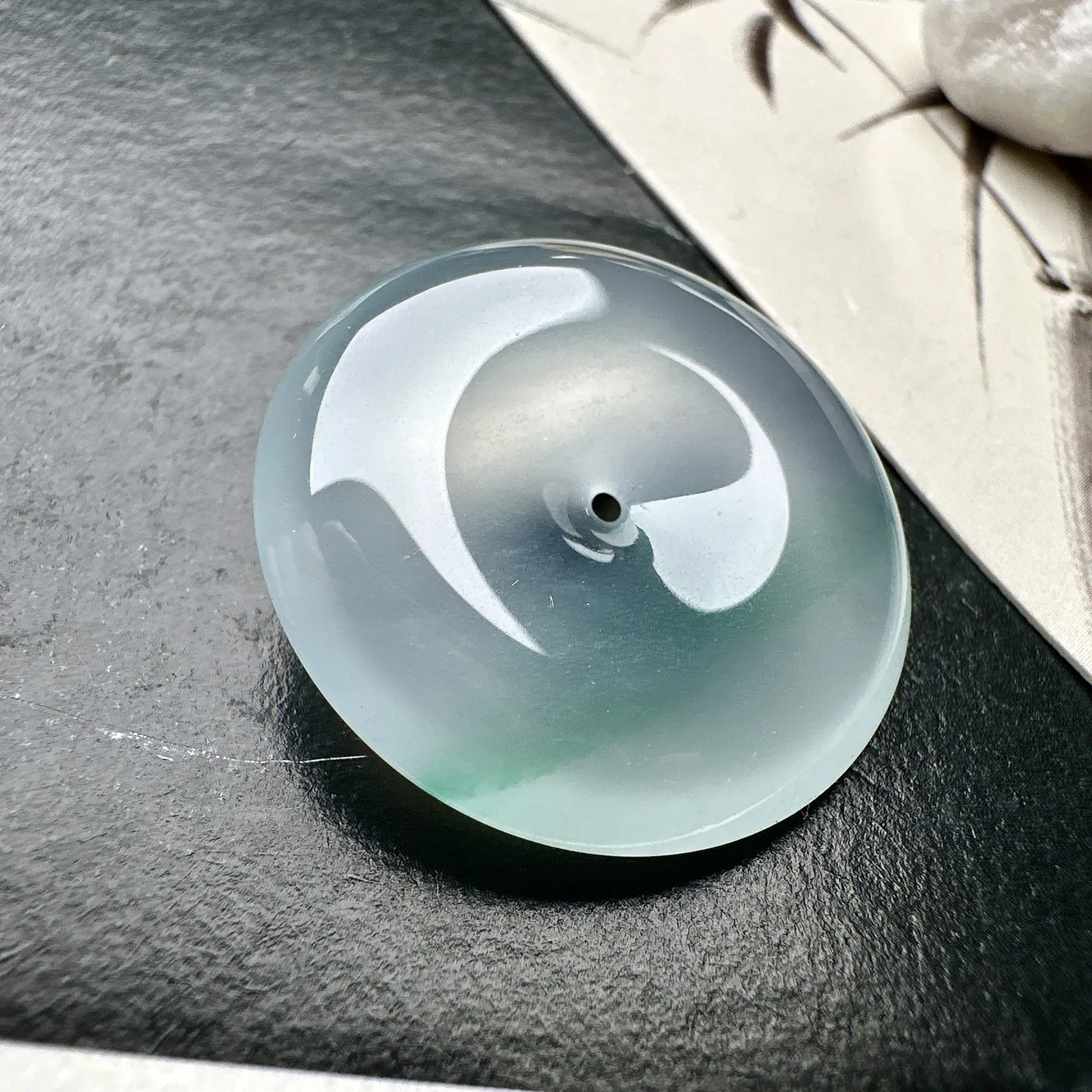 【冰种飘绿线平安扣】质地细腻，品质很好，冰感十足，胶感明显，收藏品质。