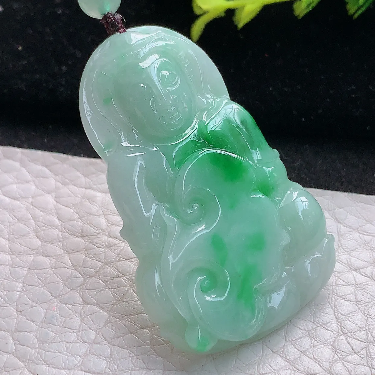 zen实拍49.3*31.5*6缅甸天然翡翠飘辣绿观音玉吊坠 玉挂件