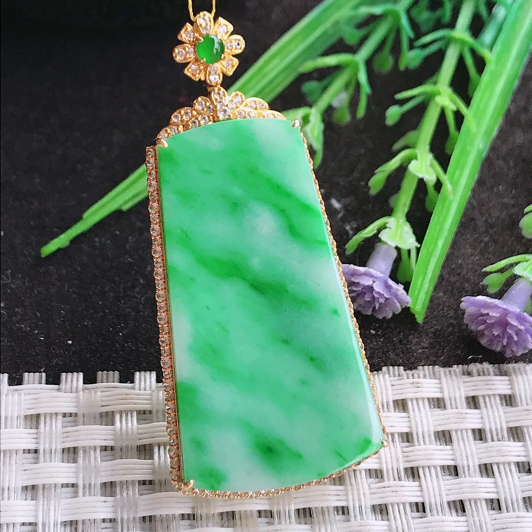 实拍A货翡翠51/23.7/7.6老坑18k金镶嵌精美飘阳绿无事牌吊坠翡翠挂件