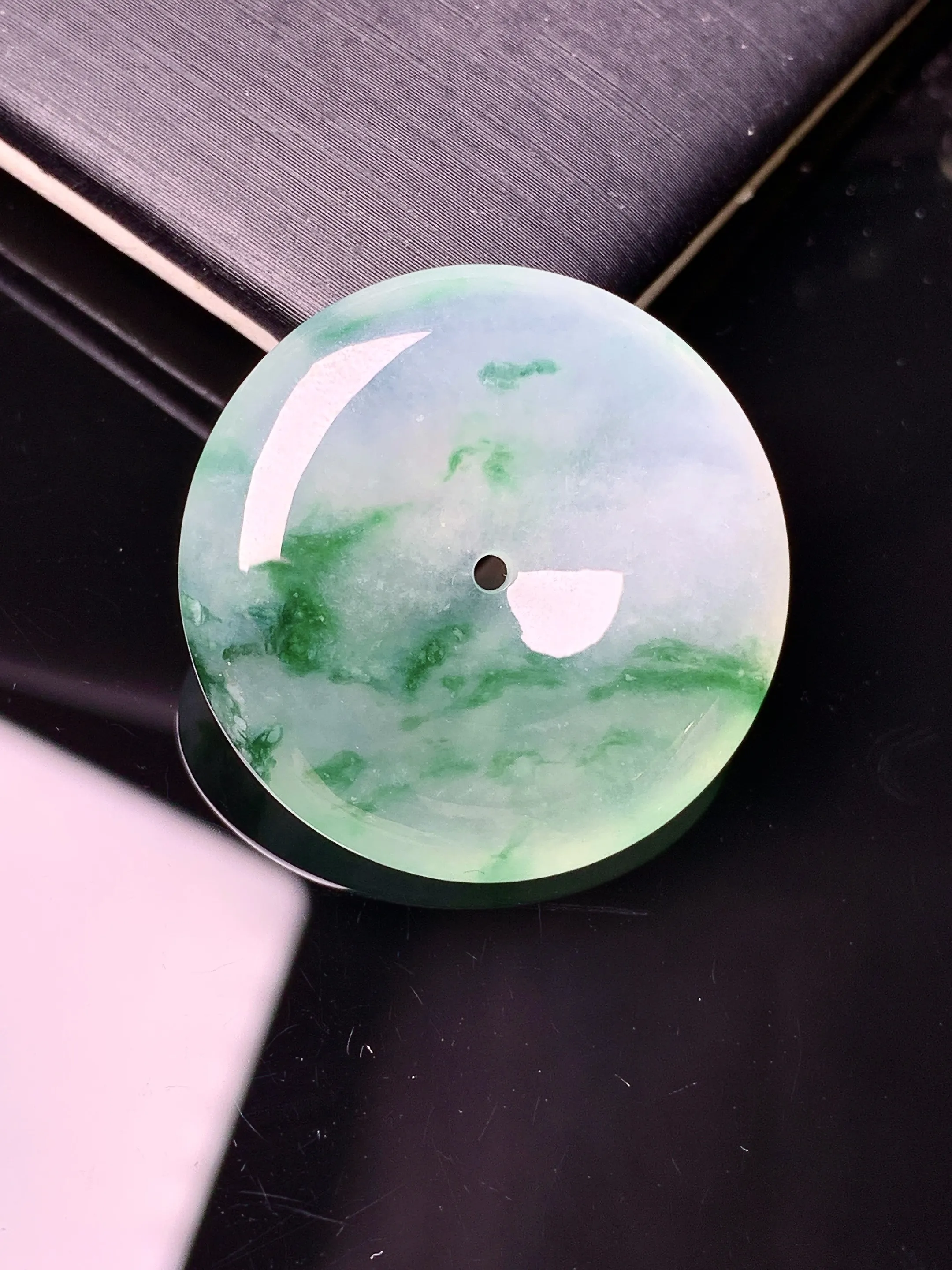 冰种飘花平安扣吊坠 玉质细腻 色泽清新艳丽 整体尺寸26.8*5.6